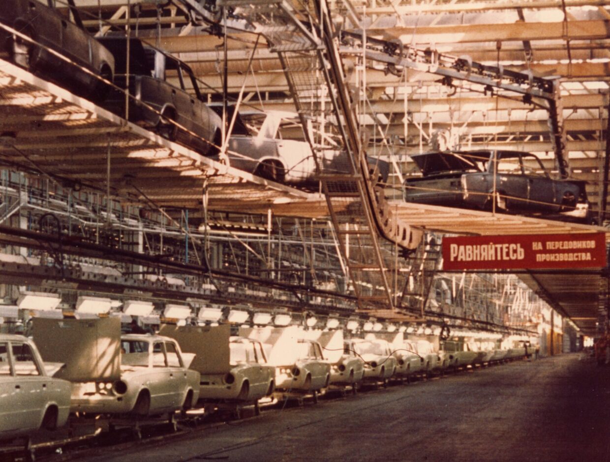 1972 ca. Stabilmento VAZ linee montaggio Zigulì - ITCSFMSC0097001