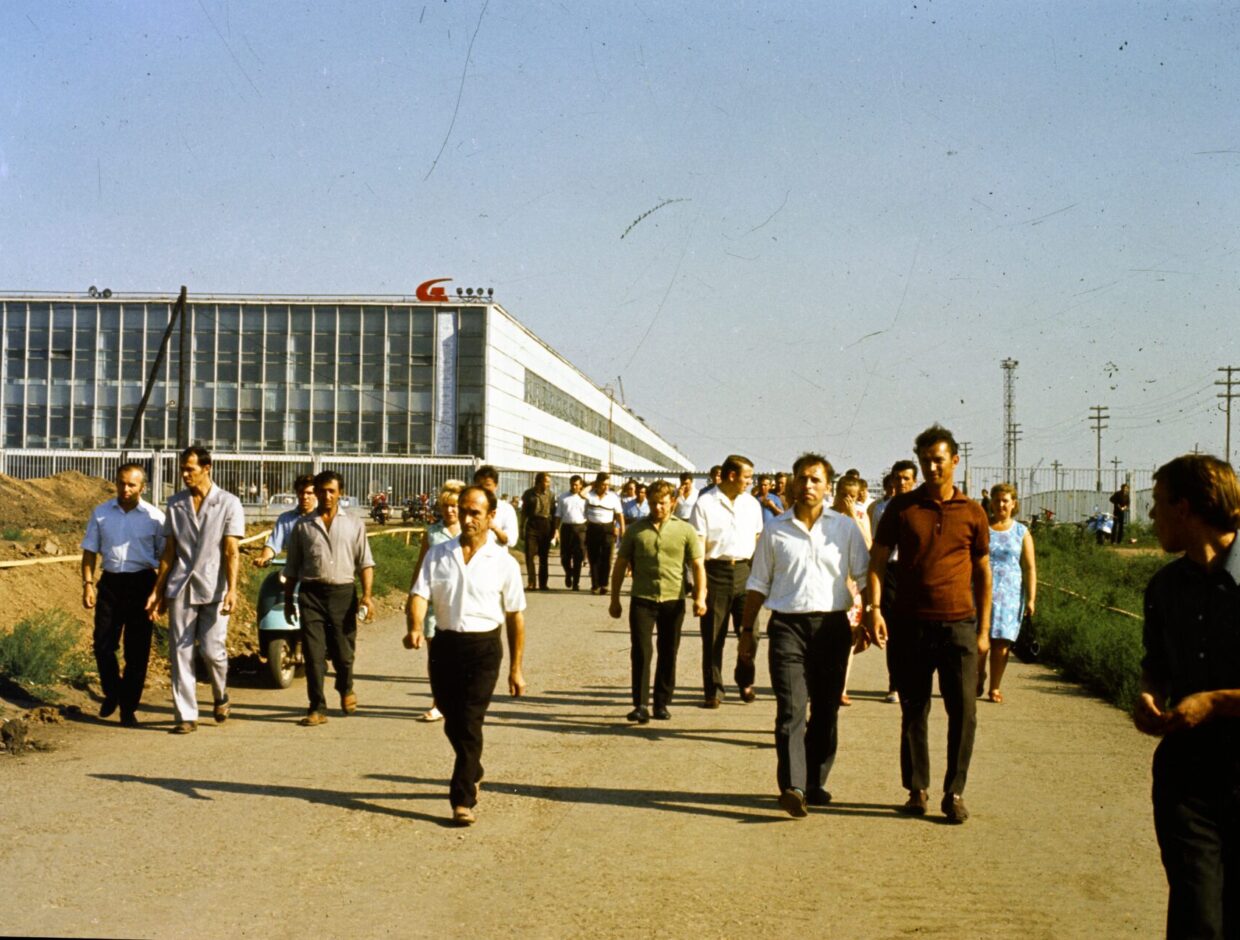 1972. Stabilimento VAZ. Uscita operai. - ITCSFFTC132009457005